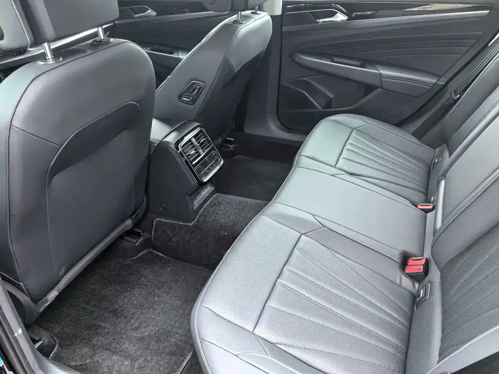Volkswagen Passat — фото 7
