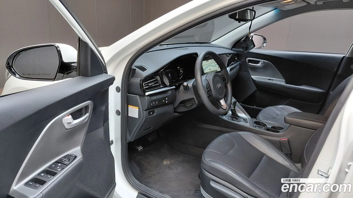 Kia Niro — фото 10