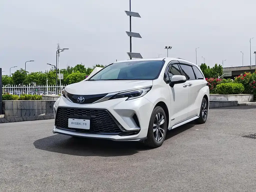 Toyota Granvia — фото 1