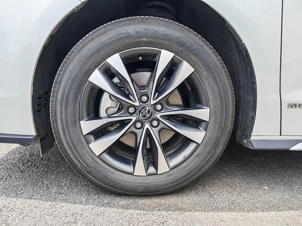 Toyota Granvia — фото 9