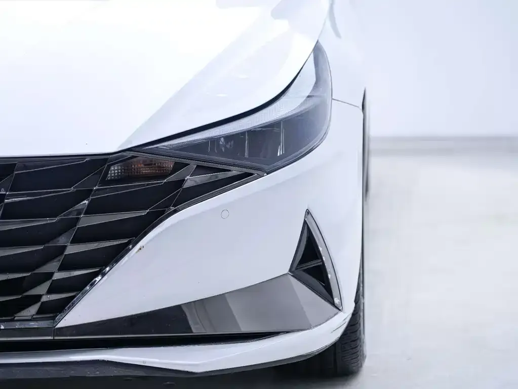 Hyundai Elantra — фото 6