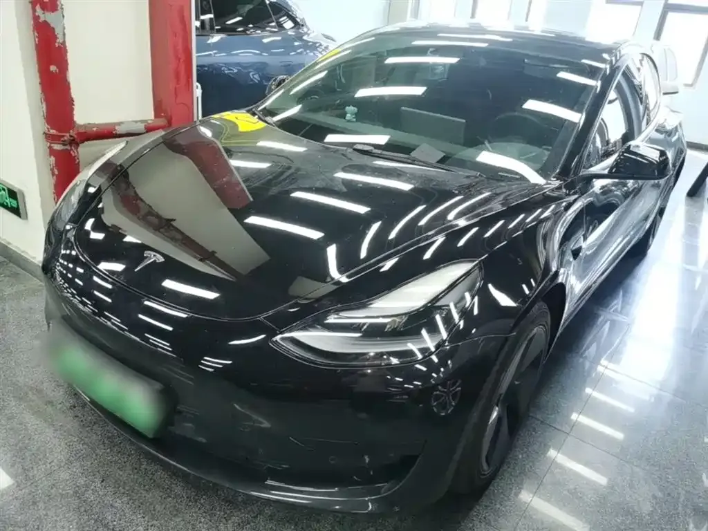 Tesla Model 3 — фото 1