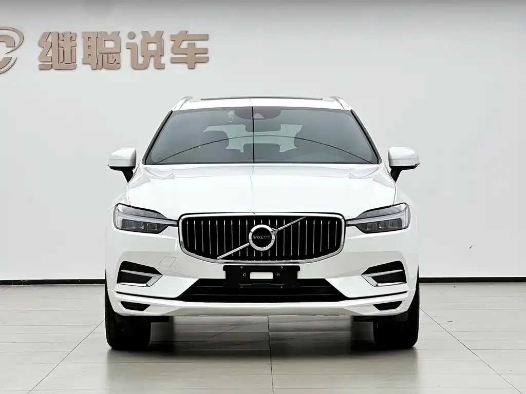Volvo XC60 — фото 10