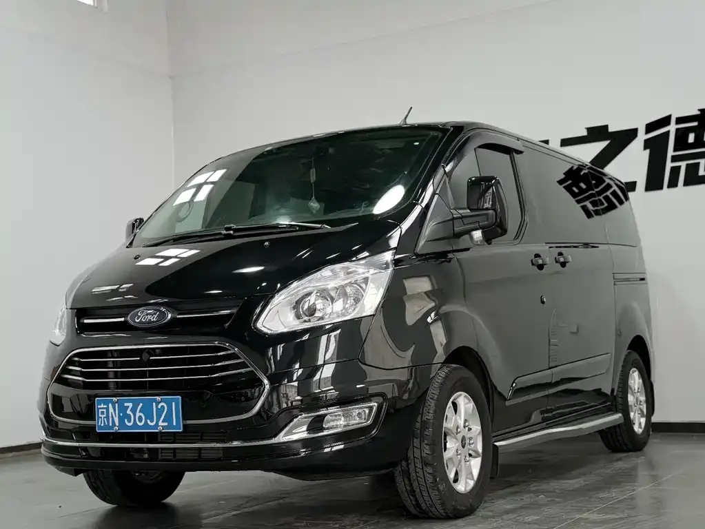 Ford Tourneo — фото 1
