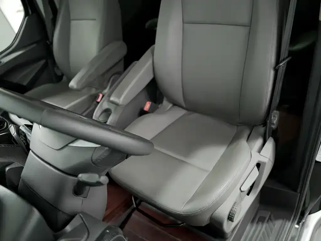 Ford Tourneo — фото 3