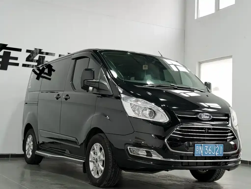 Ford Tourneo — фото 9