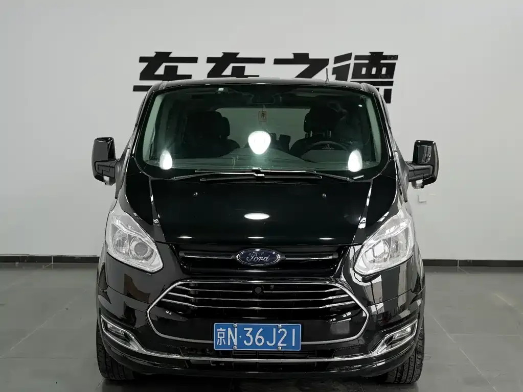 Ford Tourneo — фото 10