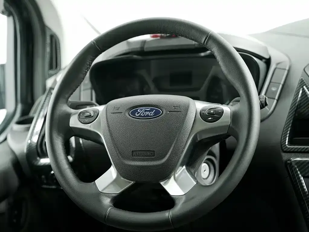 Ford Tourneo — фото 7