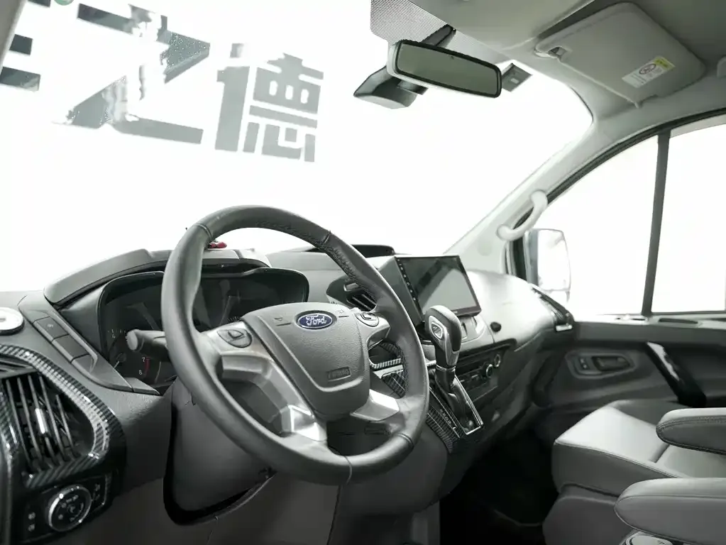 Ford Tourneo — фото 8