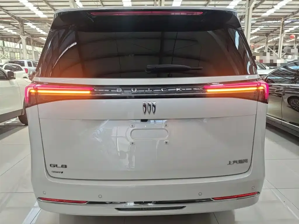 Buick GL8 Hybrid — фото 10