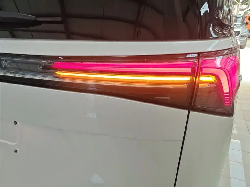 Buick GL8 Hybrid — фото 9