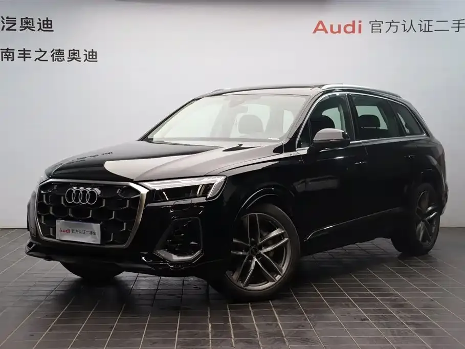 Audi Q7 — фото 1