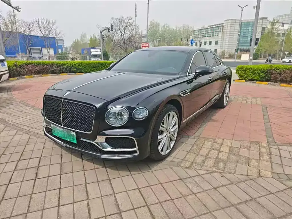 Bentley Flying Spur PHEV — фото 1