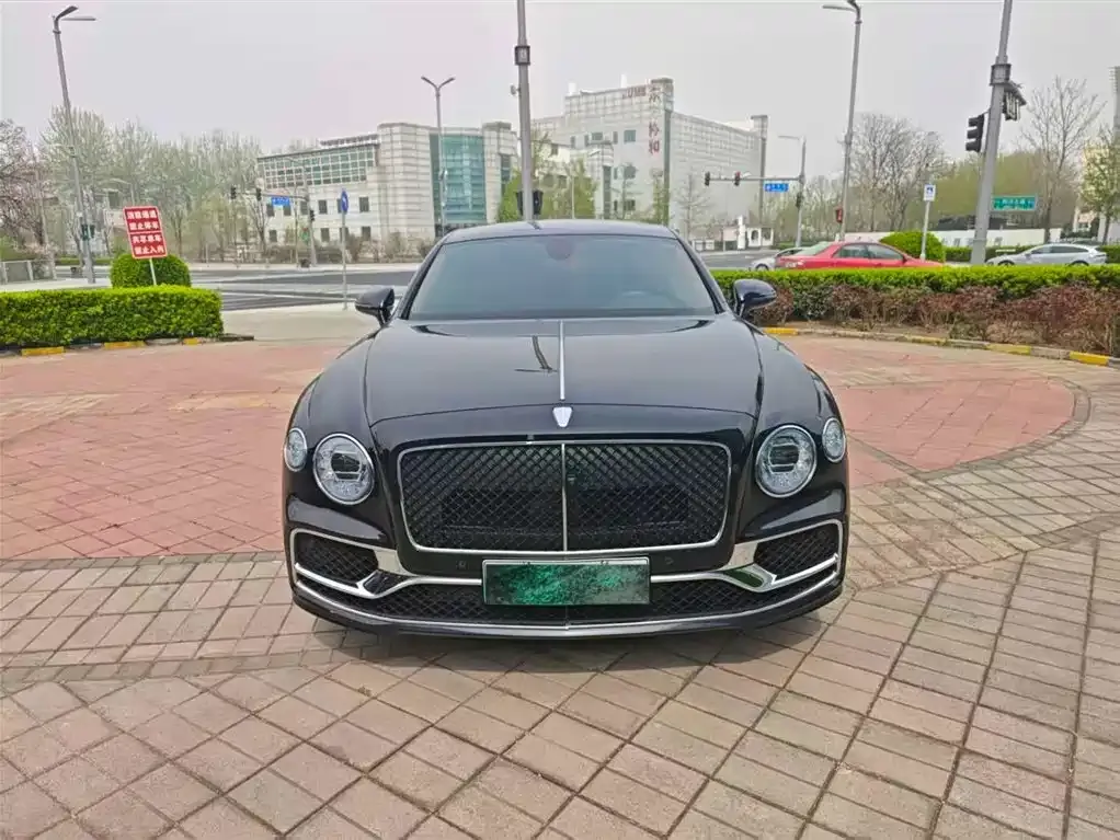 Bentley Flying Spur PHEV — фото 10