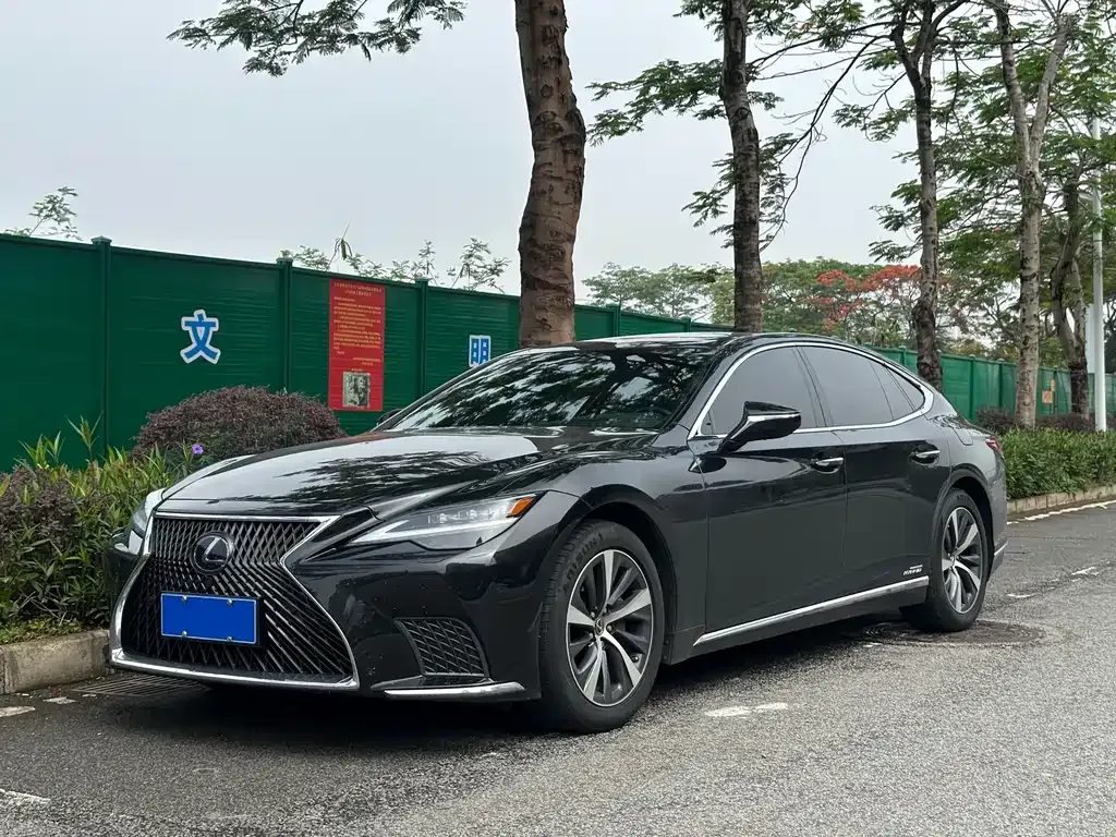 Lexus LS — фото 1