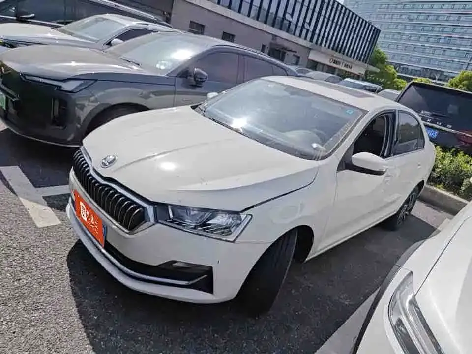Skoda Rapid — фото 1