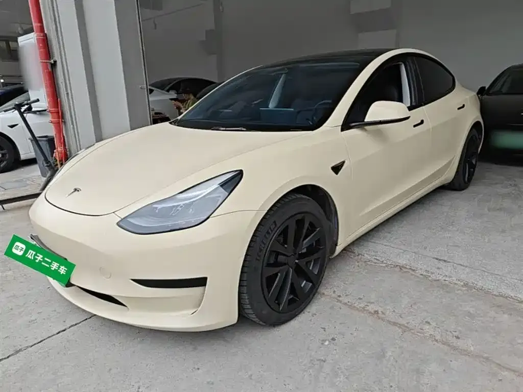 Tesla Model 3 — фото 1