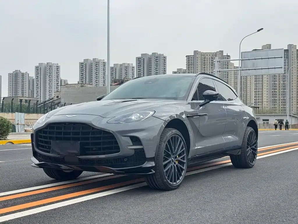Aston Martin DBX — фото 1