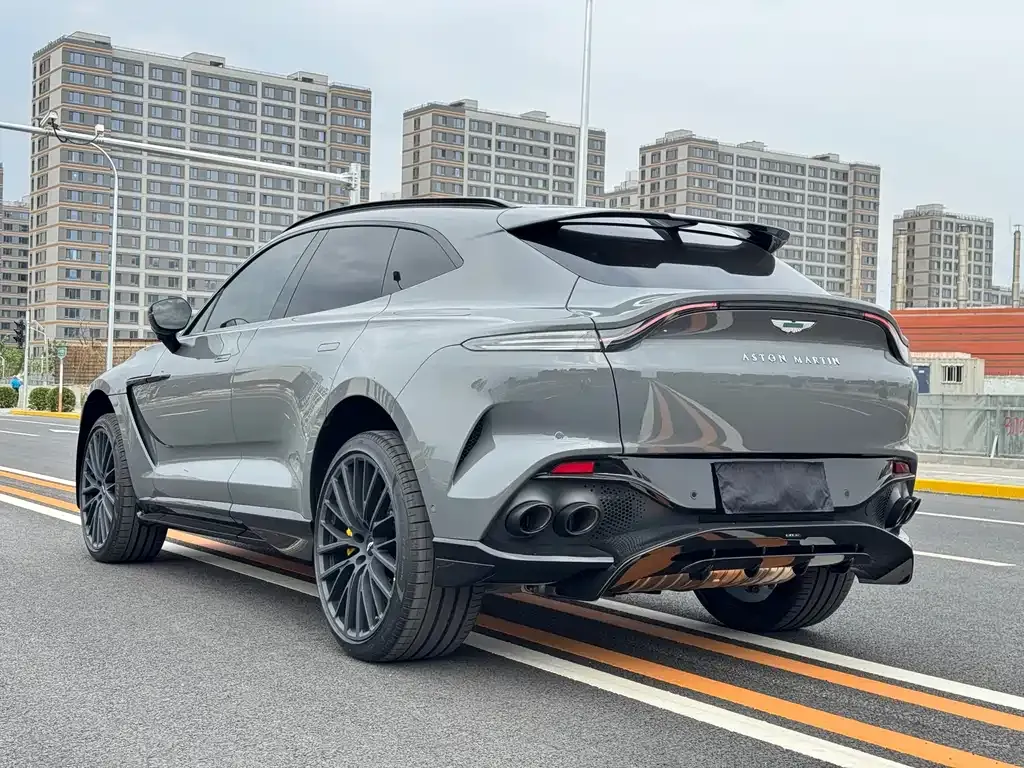 Aston Martin DBX — фото 7