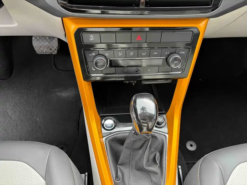 Volkswagen T-Cross — фото 10