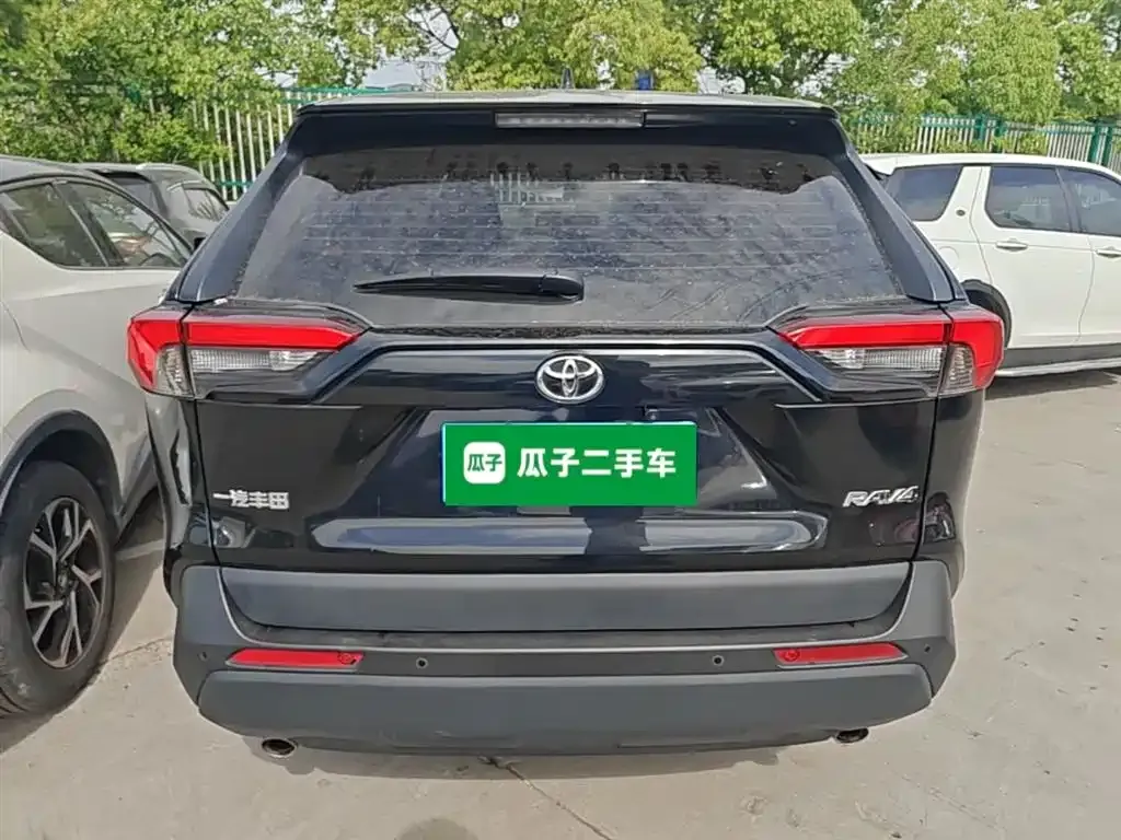 Toyota RAV4 — фото 6