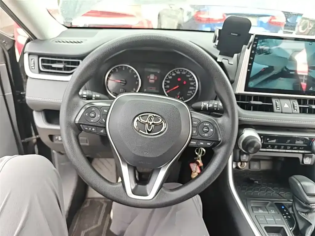 Toyota RAV4 — фото 3