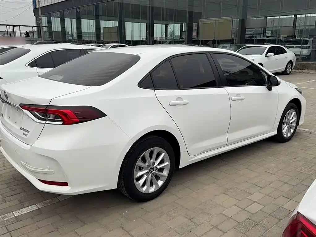 Toyota Corolla — фото 10
