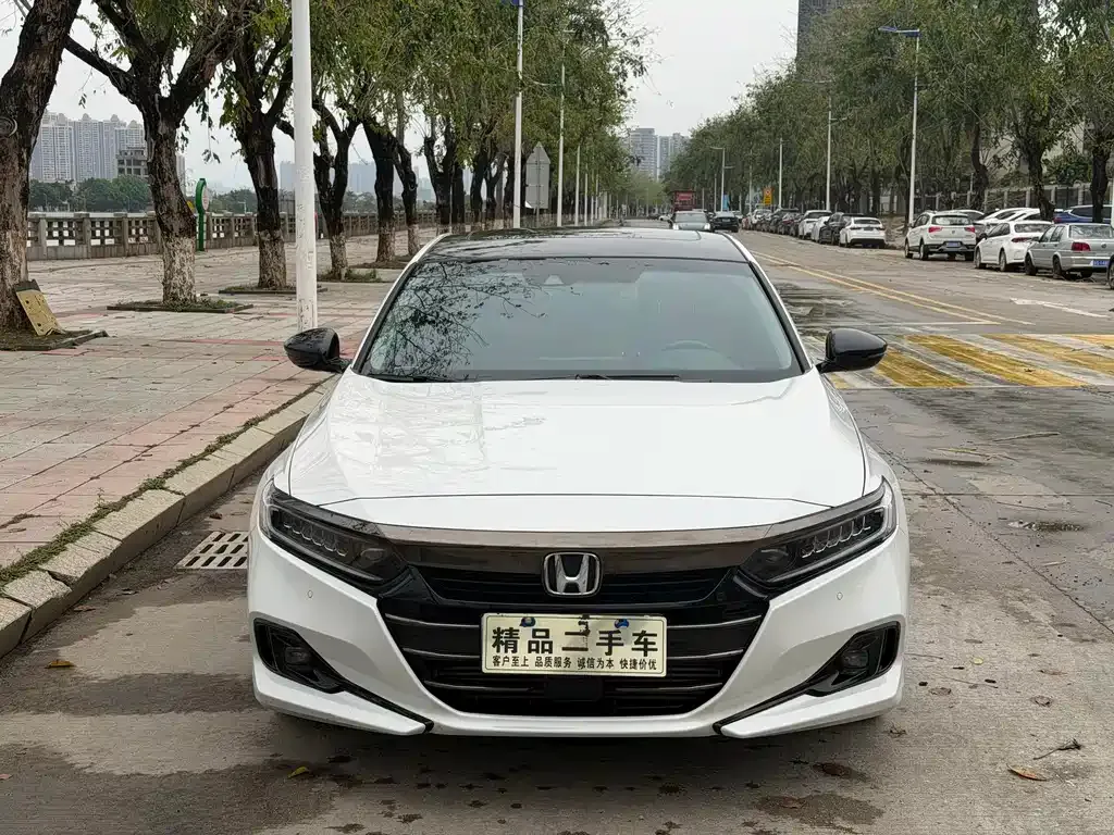 Honda Accord — фото 1