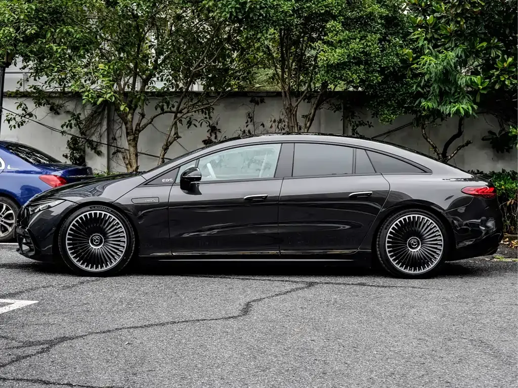 Mercedes-Benz EQS AMG — фото 8