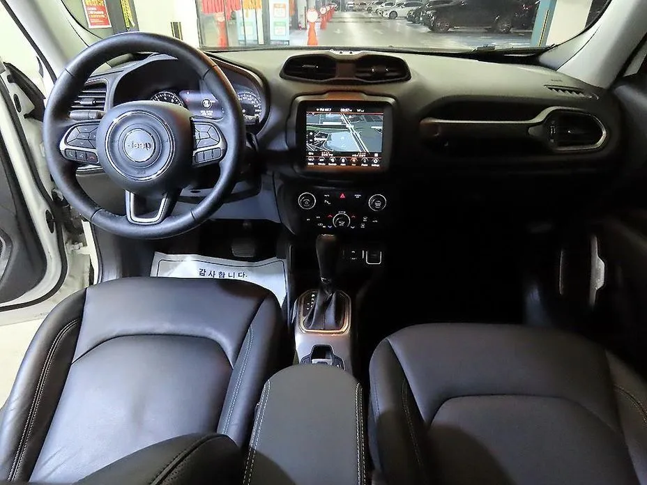 Jeep Renegade — фото 10