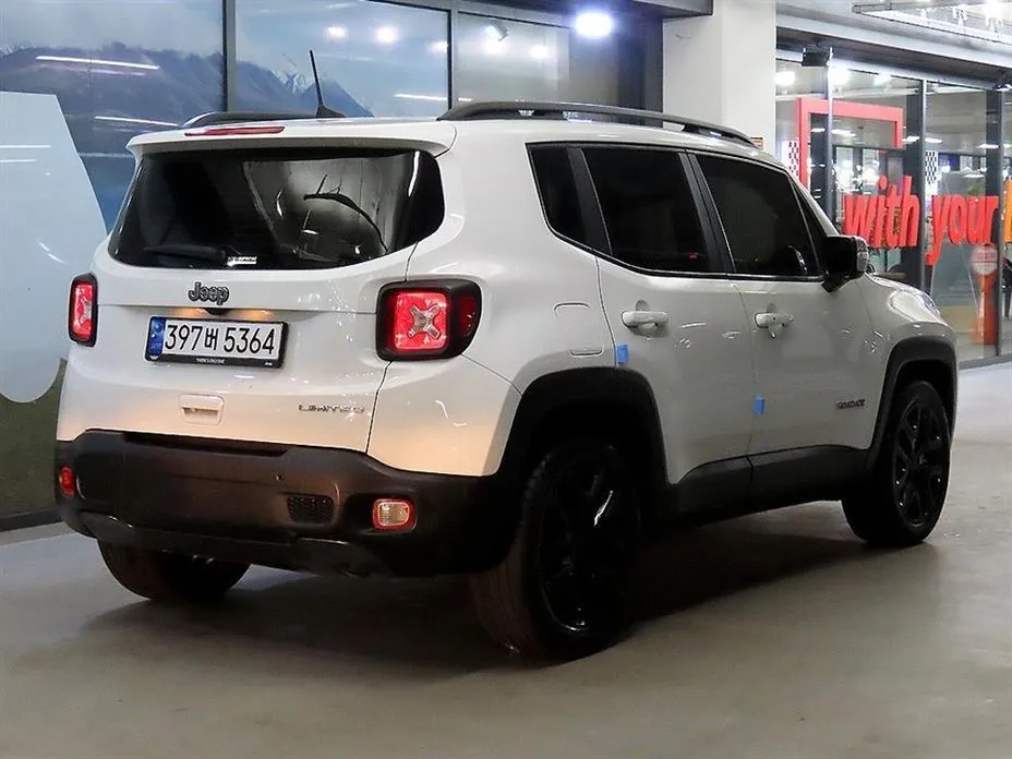 Jeep Renegade — фото 5