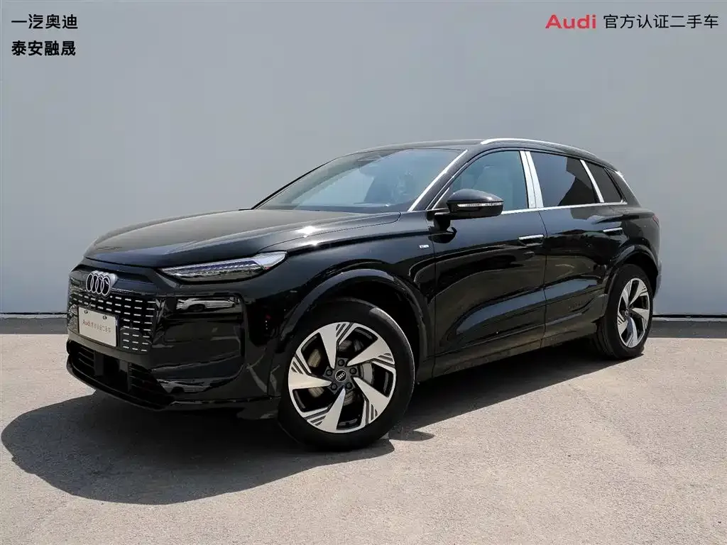 Audi Q6L e-tron — фото 1