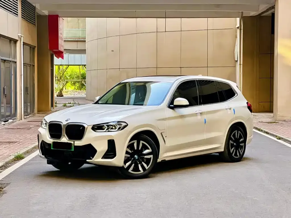 BMW iX3 — фото 1