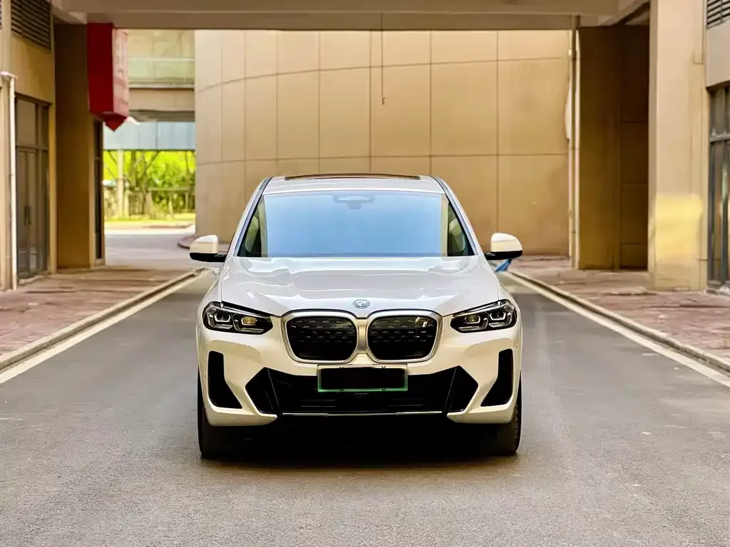 BMW iX3 — фото 3