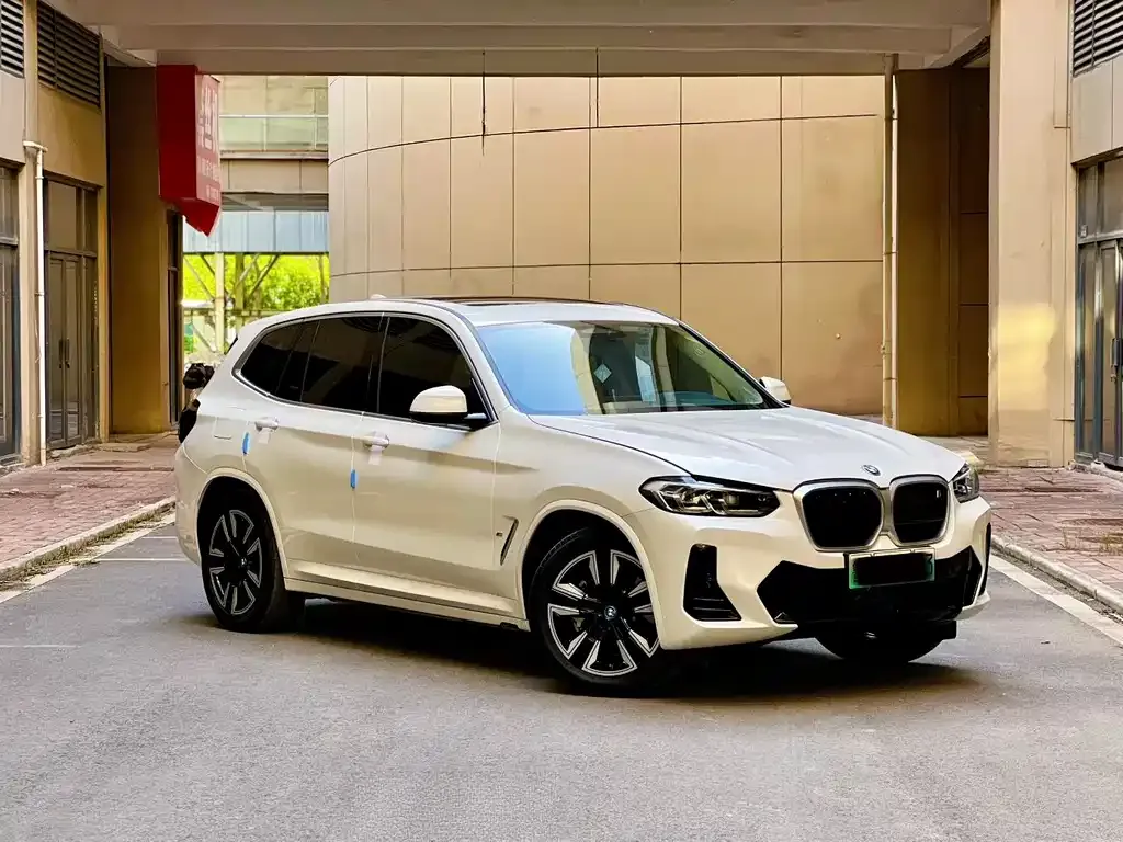 BMW iX3 — фото 10
