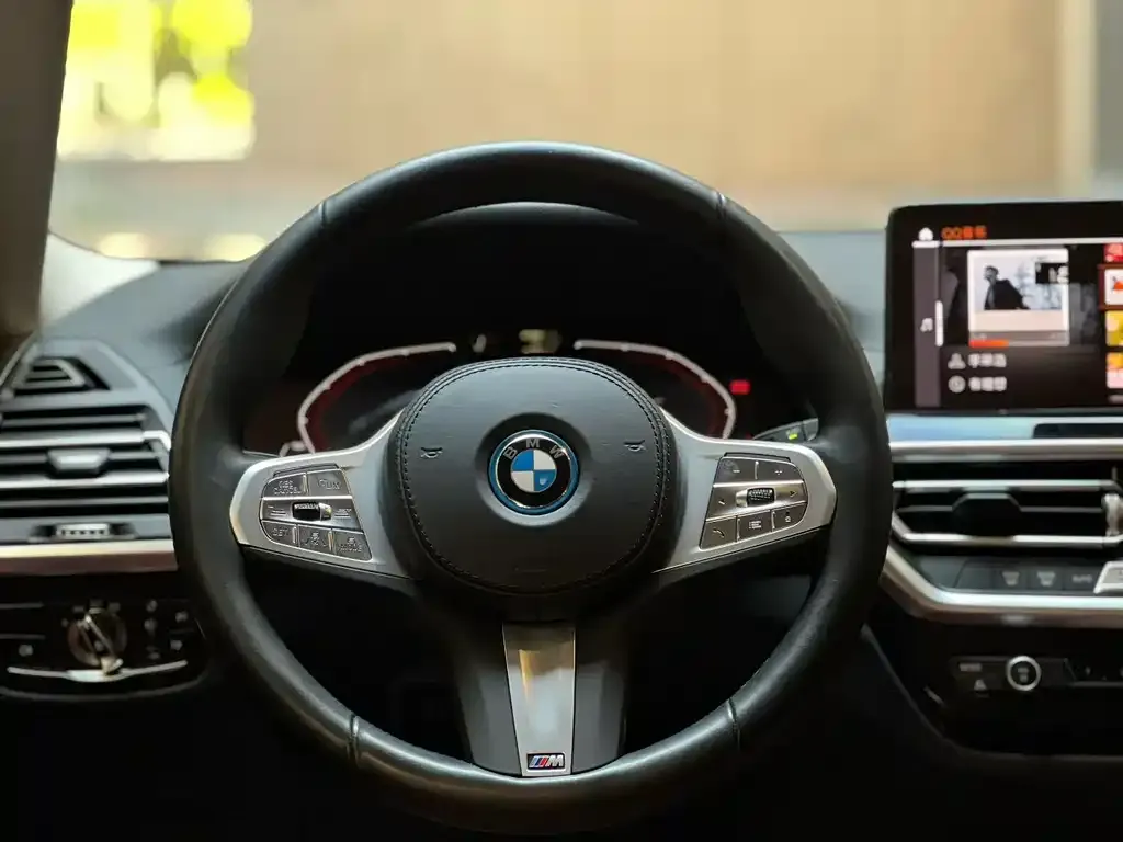 BMW iX3 — фото 8