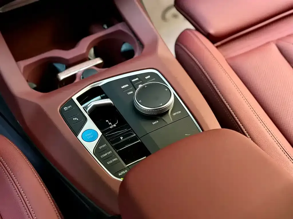 BMW iX3 — фото 4