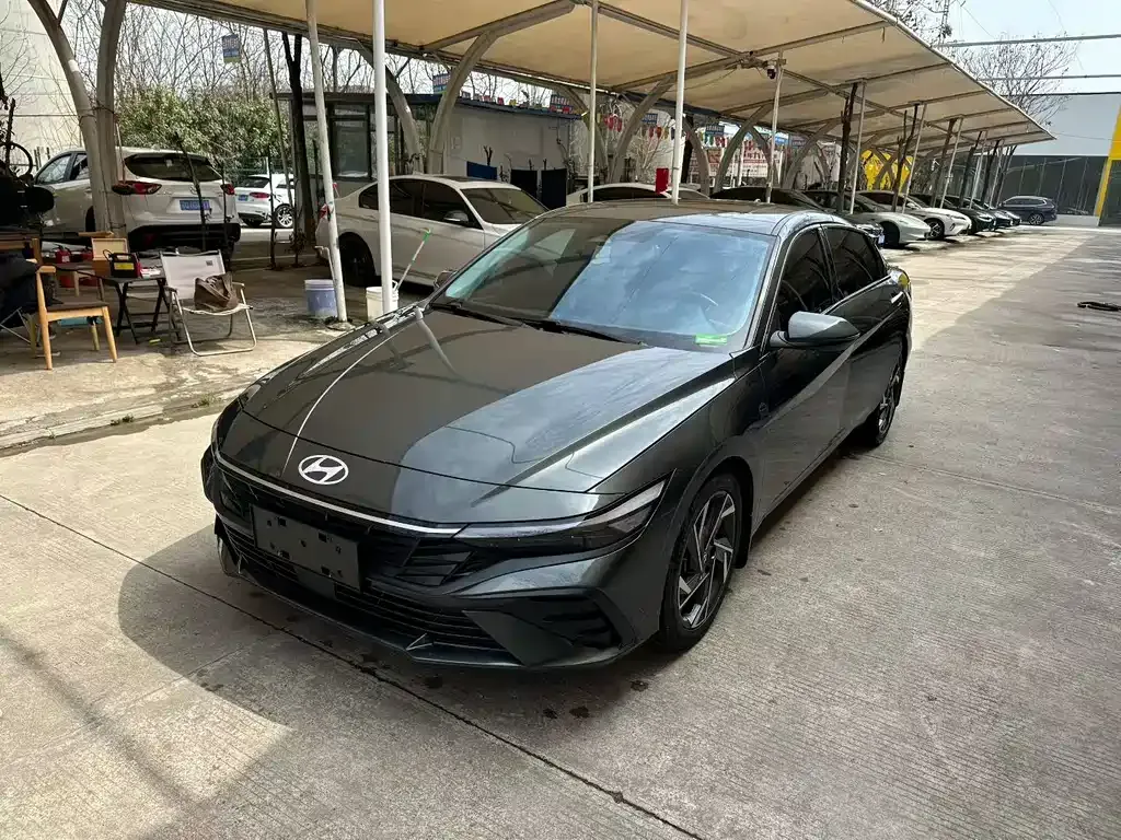 Hyundai Elantra — фото 1
