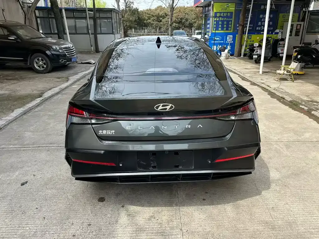 Hyundai Elantra — фото 3
