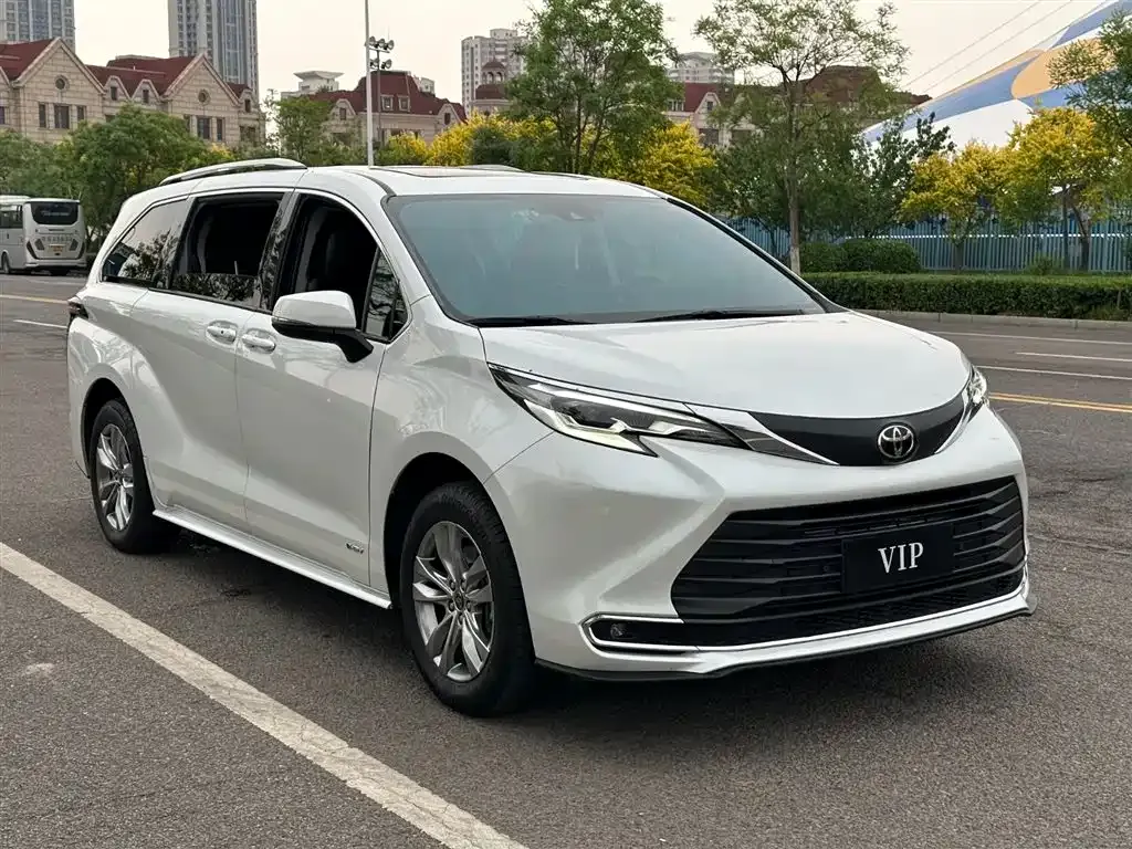 Toyota Sienna — фото 9