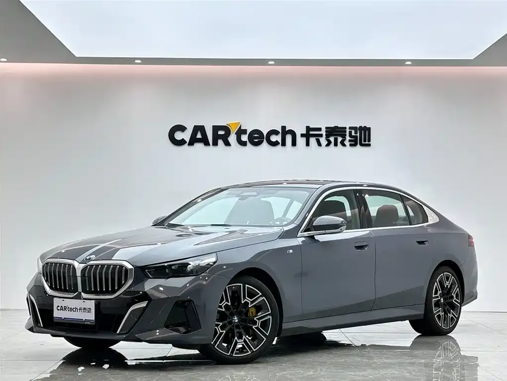 BMW 5 Series — фото 1