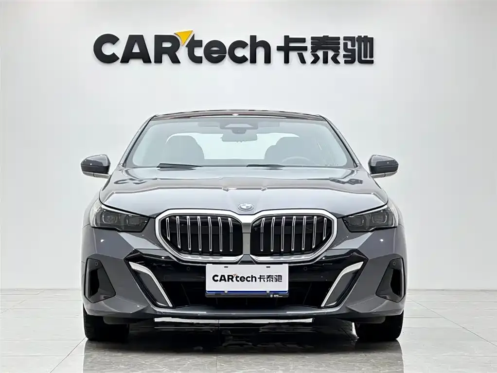 BMW 5 Series — фото 10