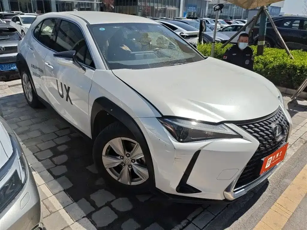 Lexus UX — фото 6