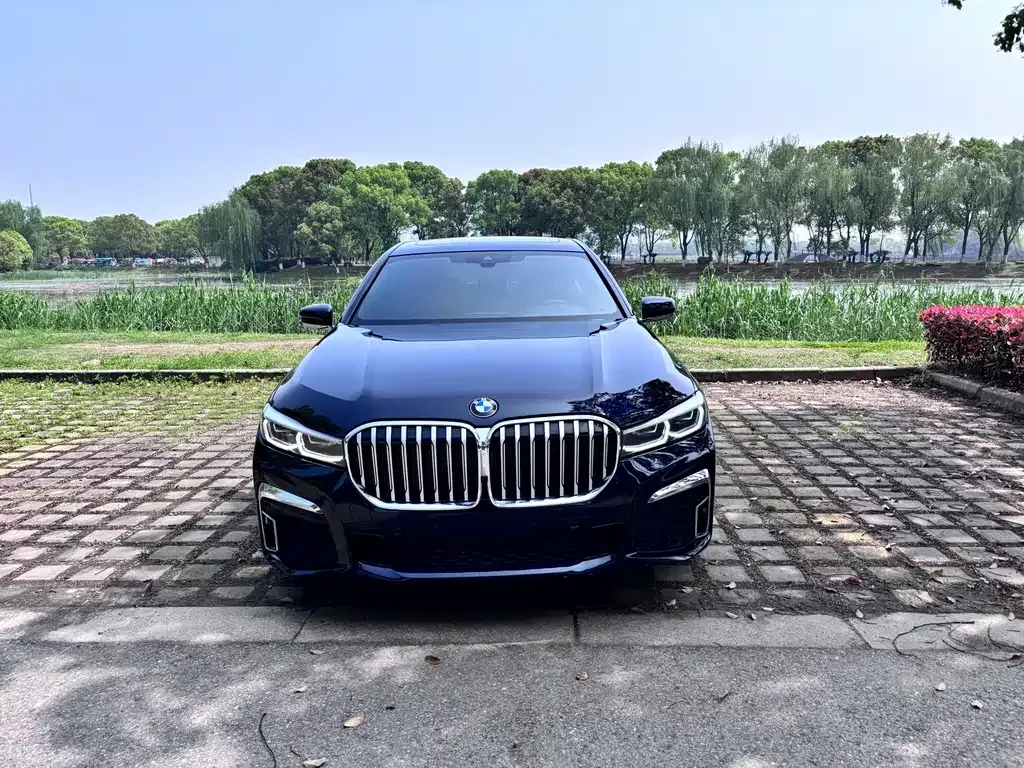 BMW 7 Series — фото 1