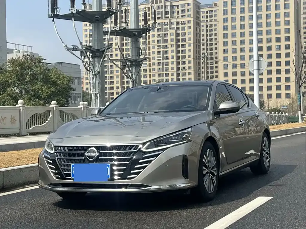 Nissan Teana — фото 1