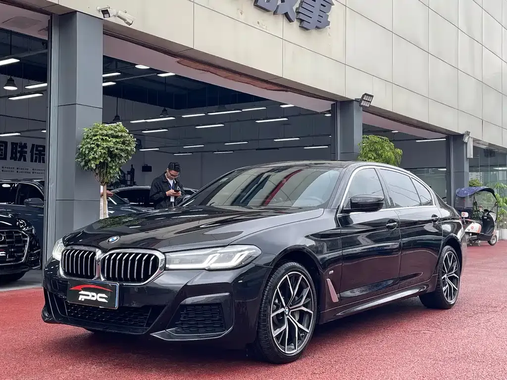 BMW 5 Series — фото 1