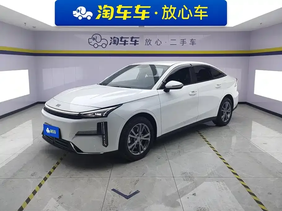 Geely Galaxy L6 — фото 1