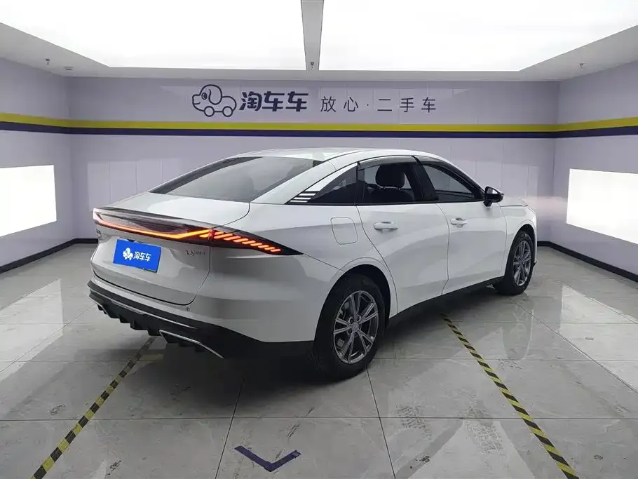 Geely Galaxy L6 — фото 3