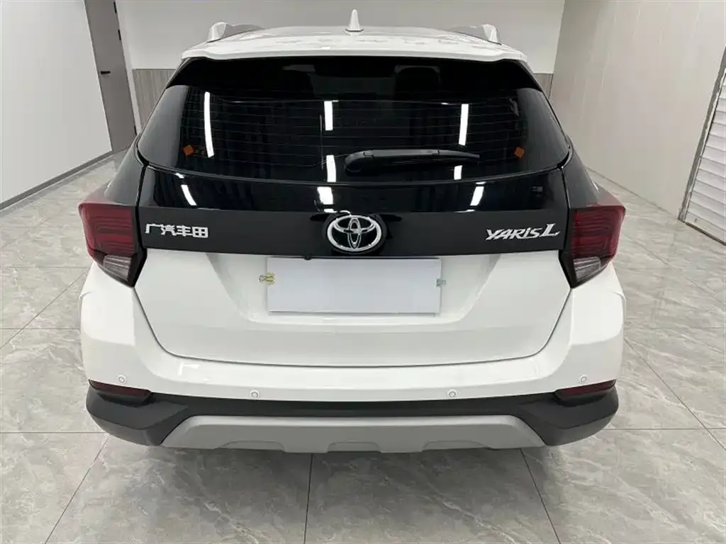 Toyota Yaris L — фото 3