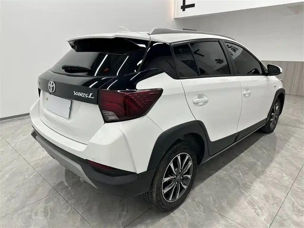 Toyota Yaris L — фото 2